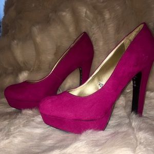Like new! Women’s size 9 magenta pumps